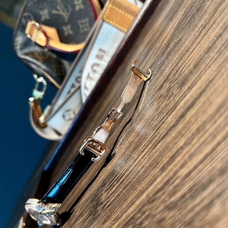 Stylish CARTIER Watches 179604