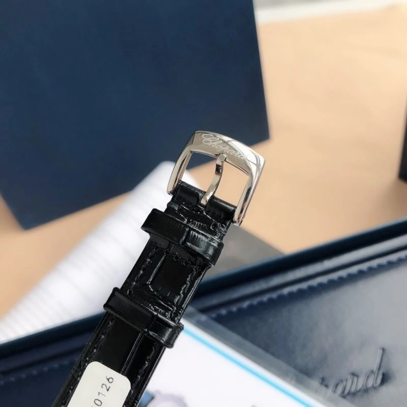 Vibrant CARTIER Watches 179569