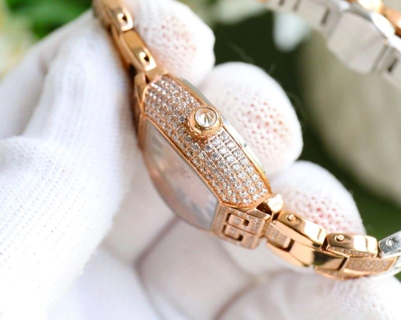 Refined CARTIER Watches 179566