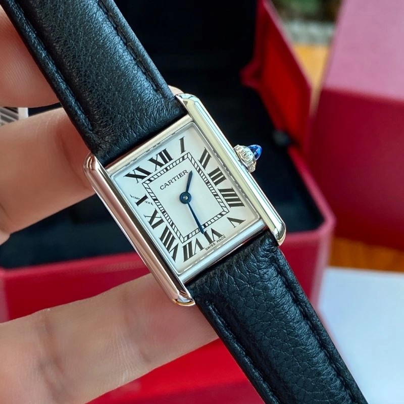Snug CARTIER Watches 179550