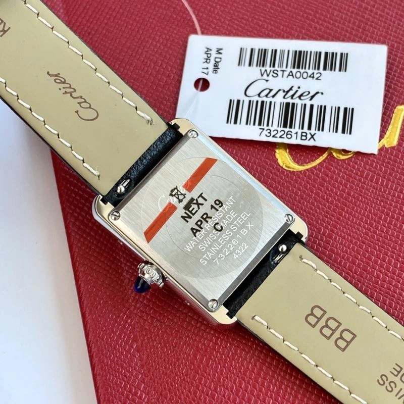 Snug CARTIER Watches 179550