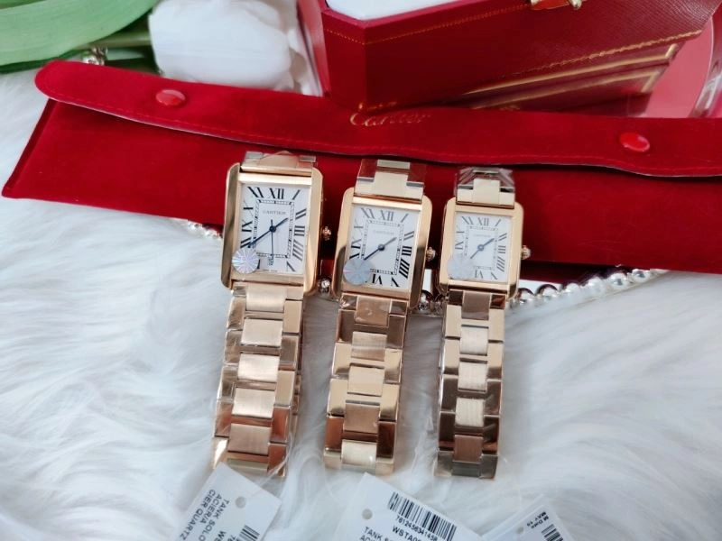Versatile CARTIER Watches 179462