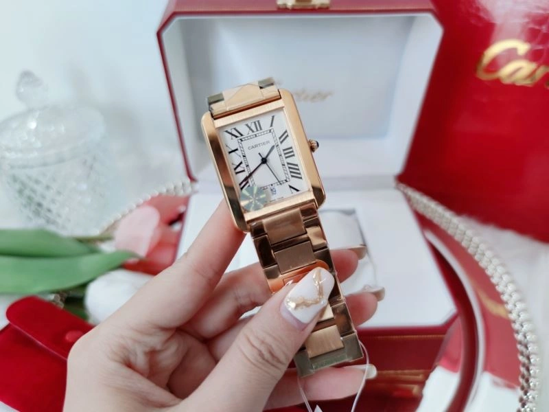 Versatile CARTIER Watches 179462