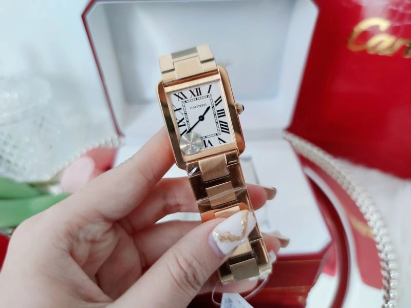 Versatile CARTIER Watches 179462
