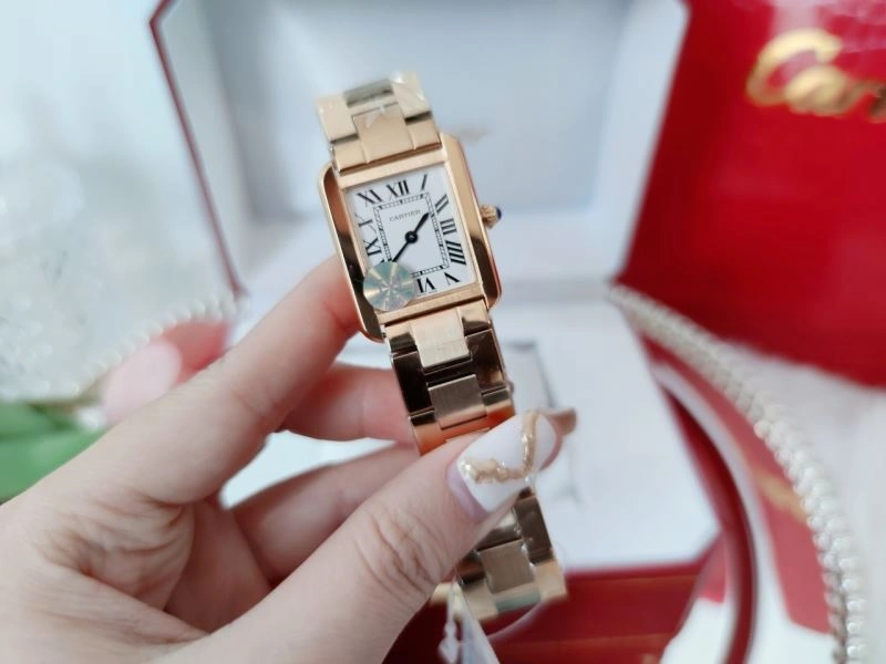 Versatile CARTIER Watches 179462