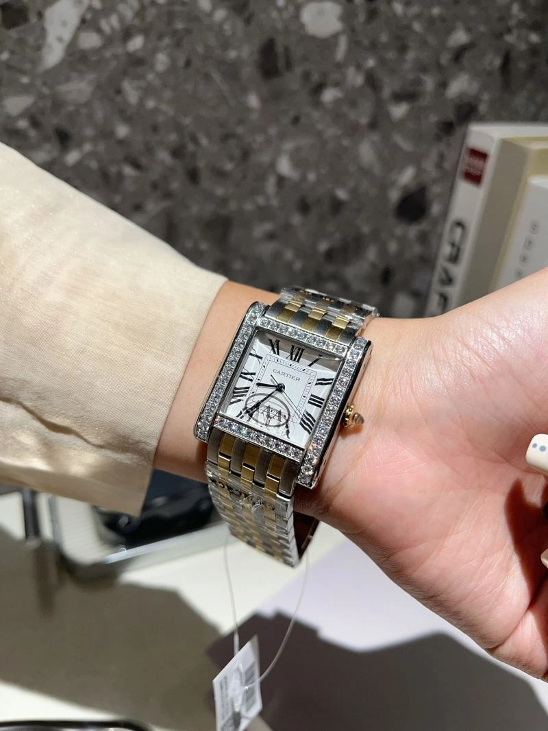 UrbanChic CARTIER Watches 179146