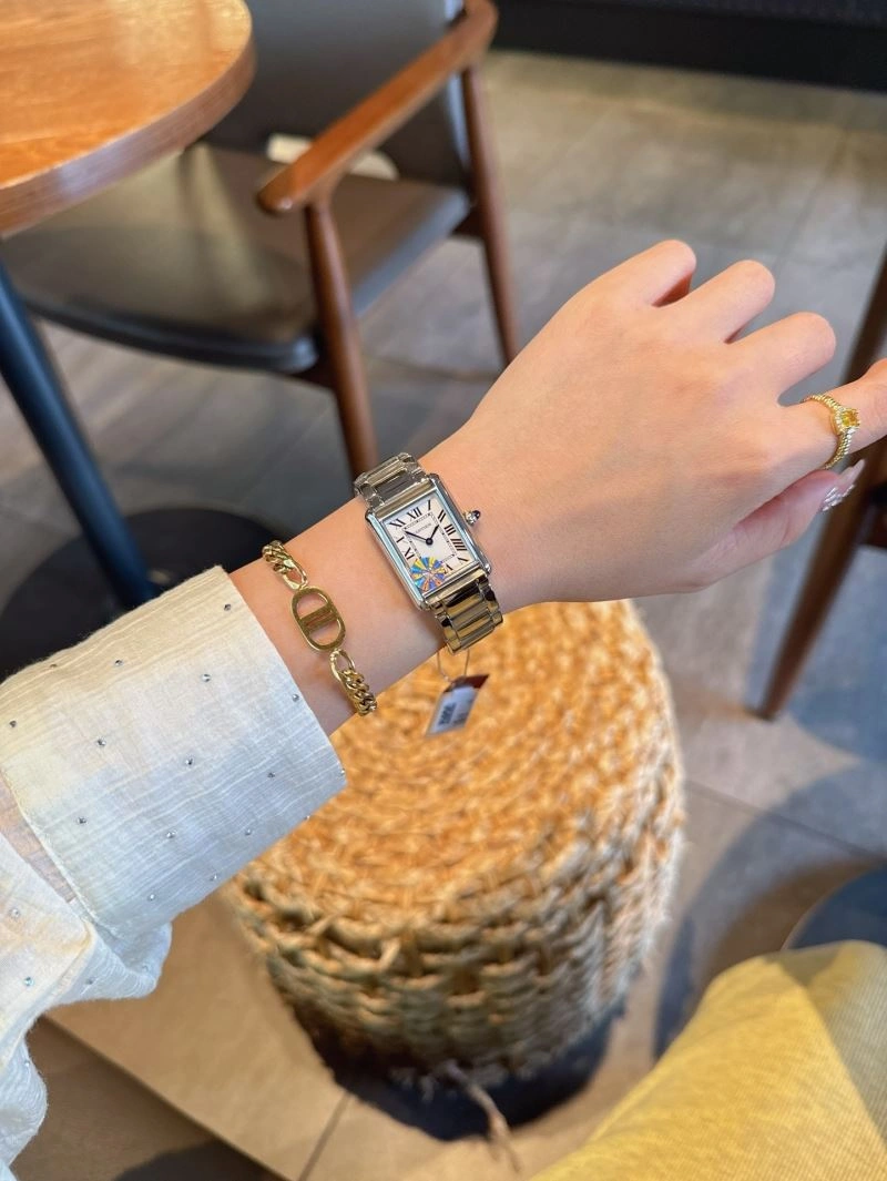 UrbanChic CARTIER Watches 179133