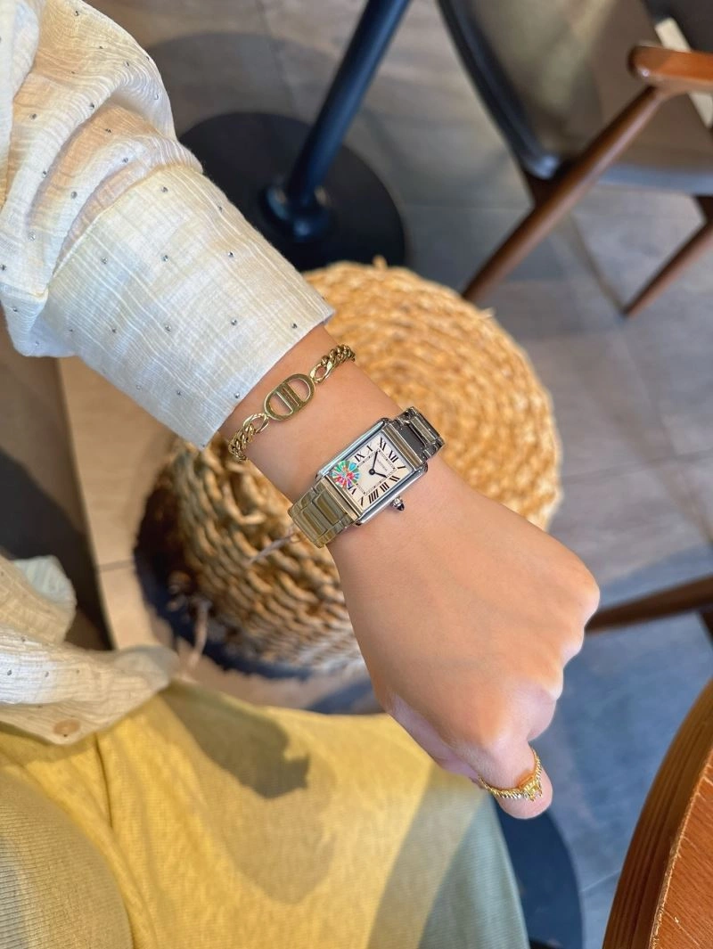 UrbanChic CARTIER Watches 179133