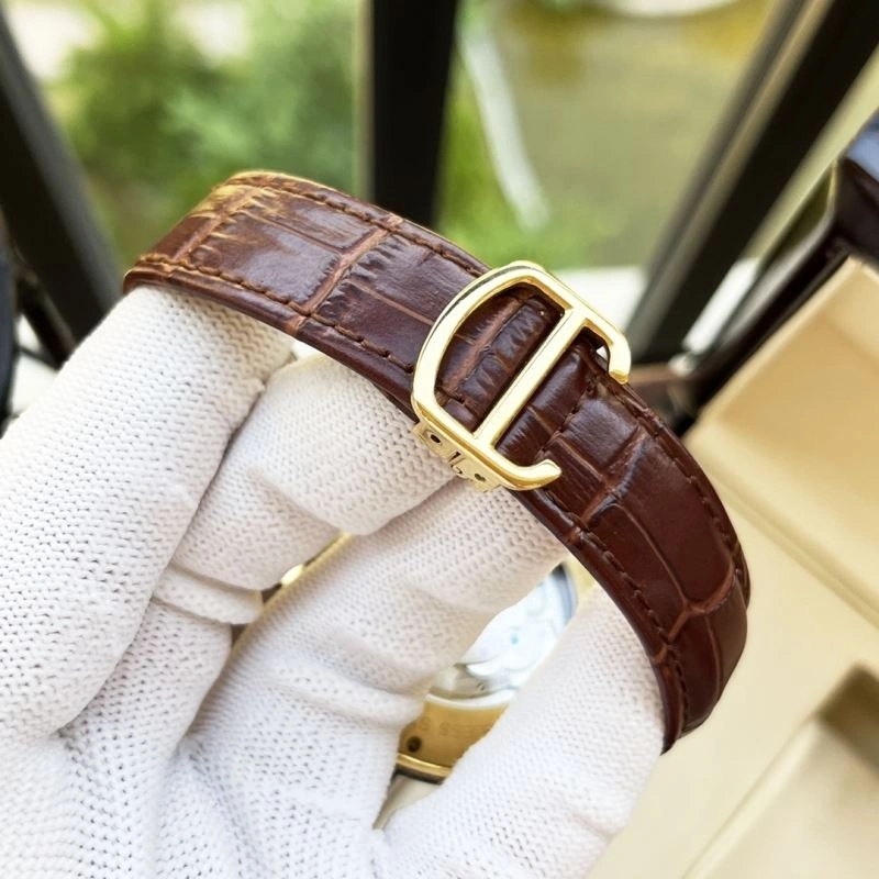 Sleek CARTIER Watches 179120