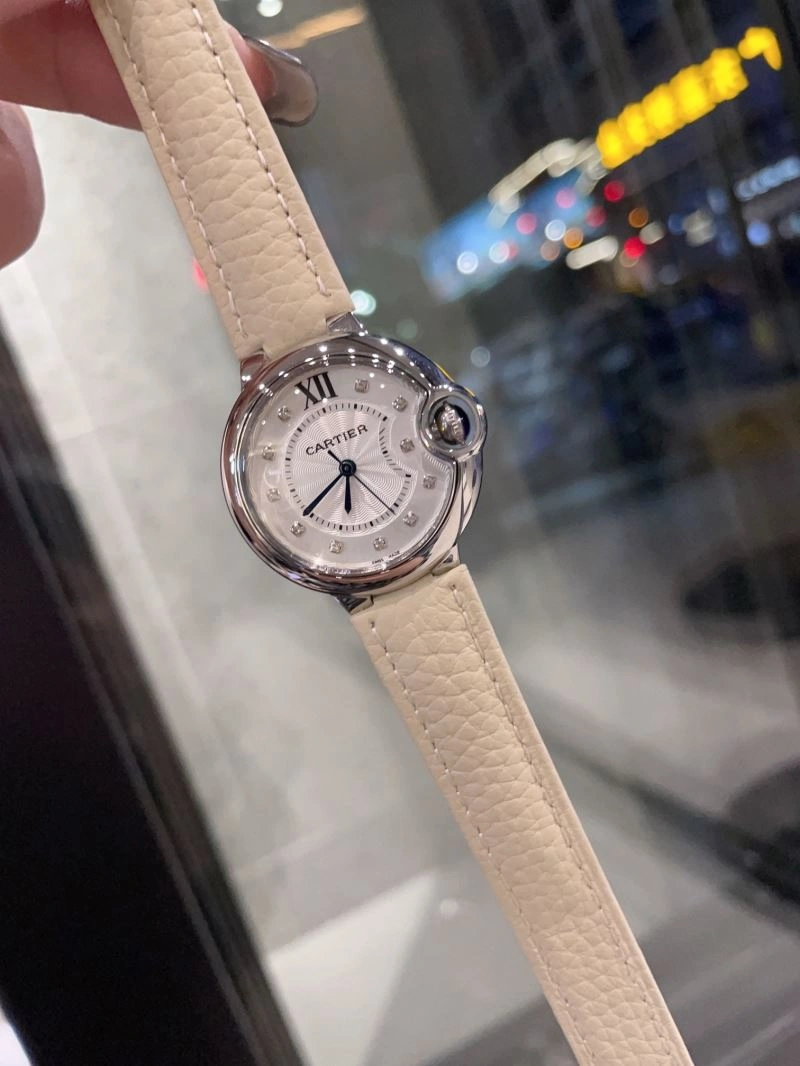 Bright CARTIER Watches 179044