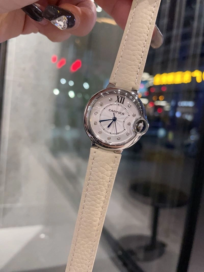 Bright CARTIER Watches 179044