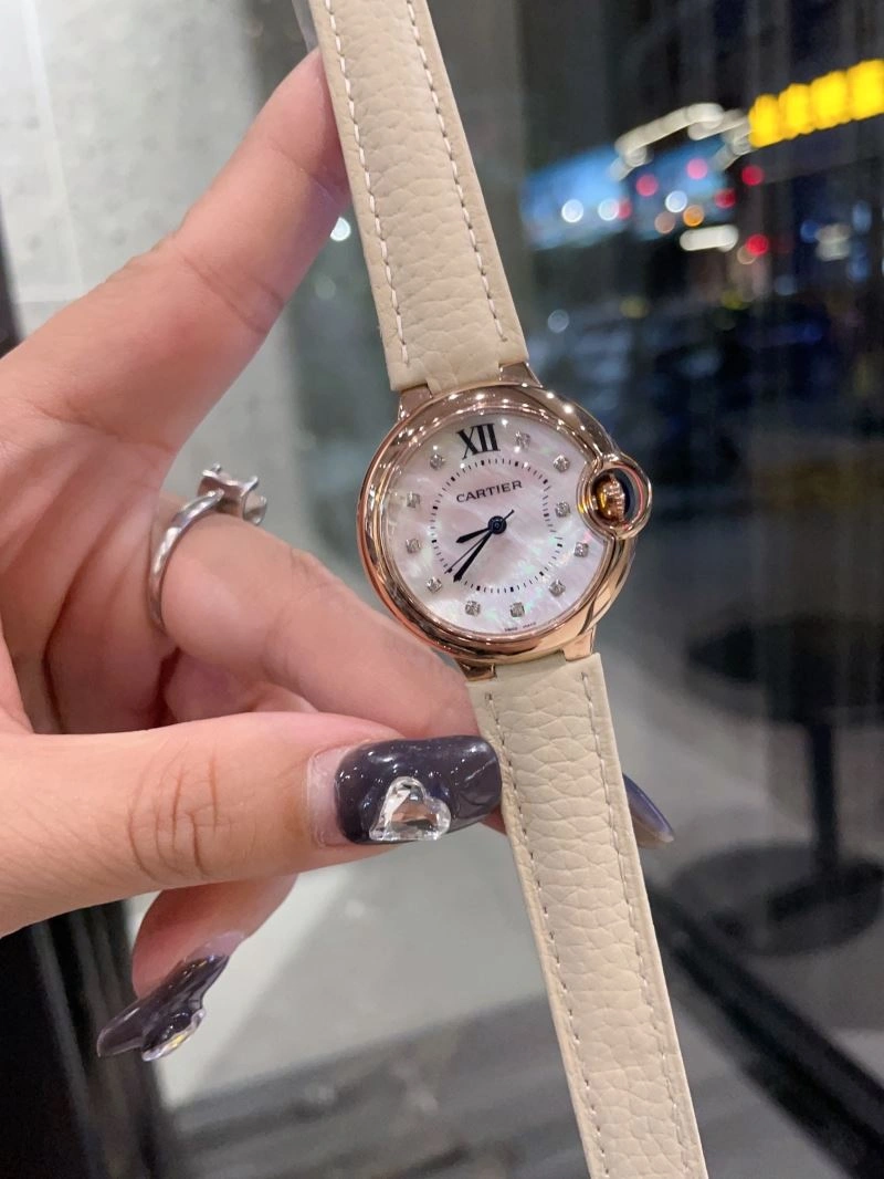 Vibrant CARTIER Watches 179042