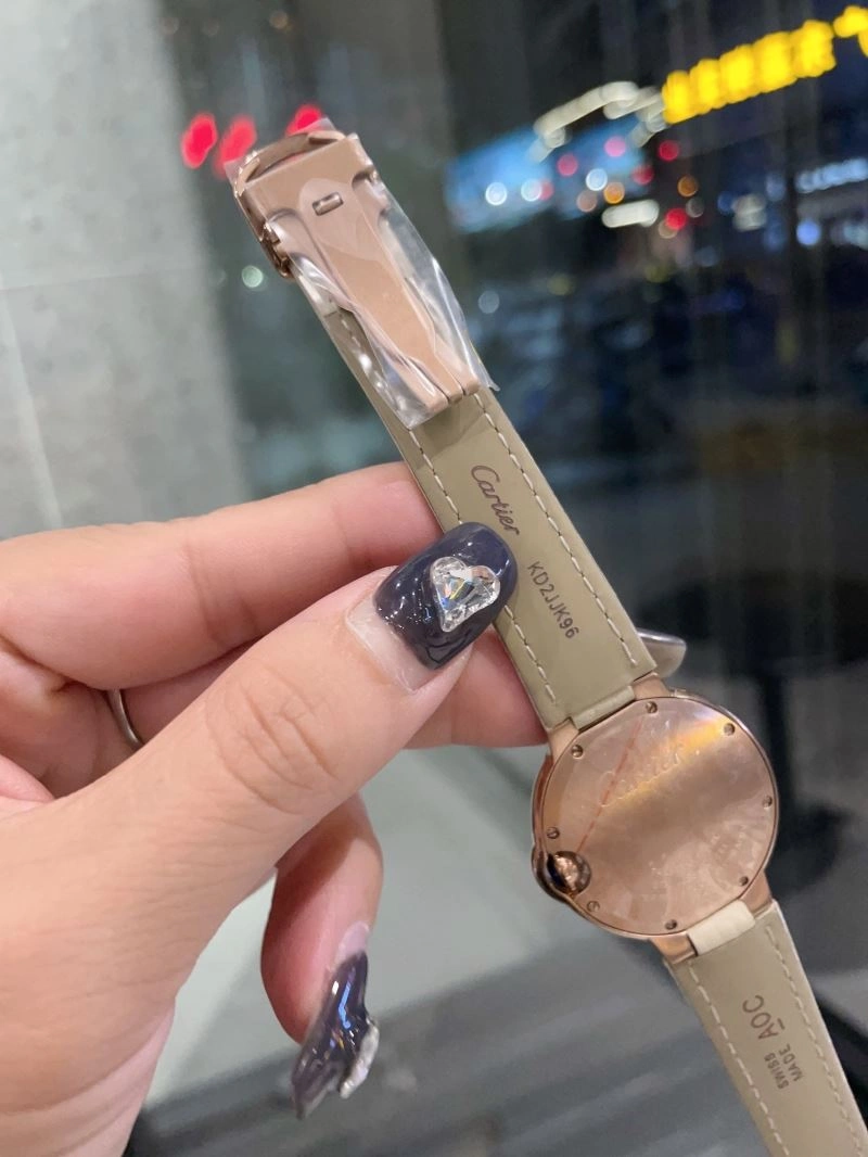 Vibrant CARTIER Watches 179042