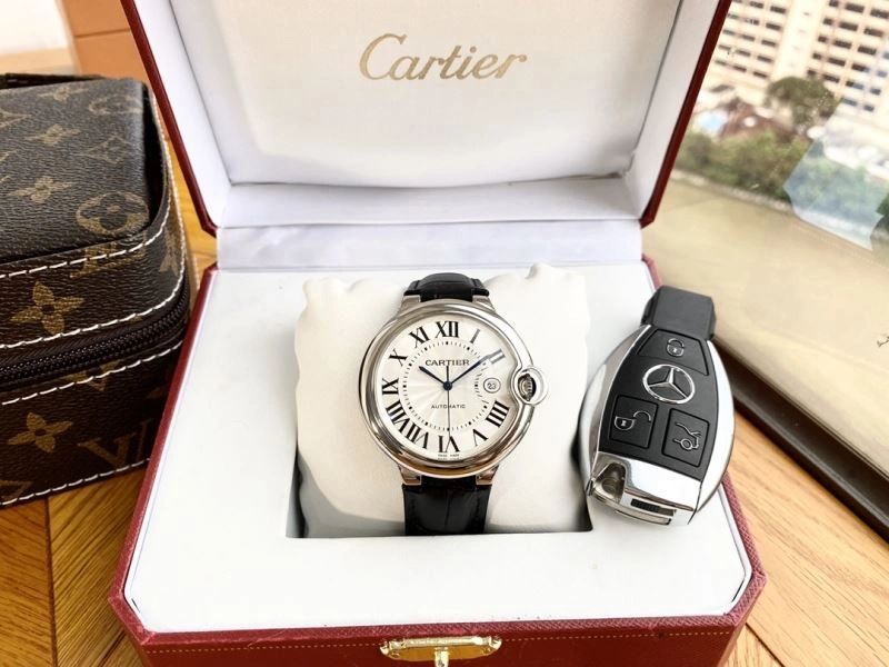 UrbanChic CARTIER Watches 178945