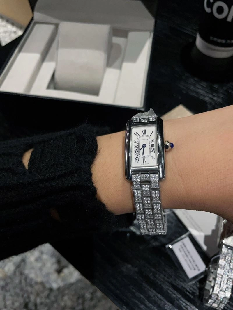 Versatile CARTIER Watches 178869