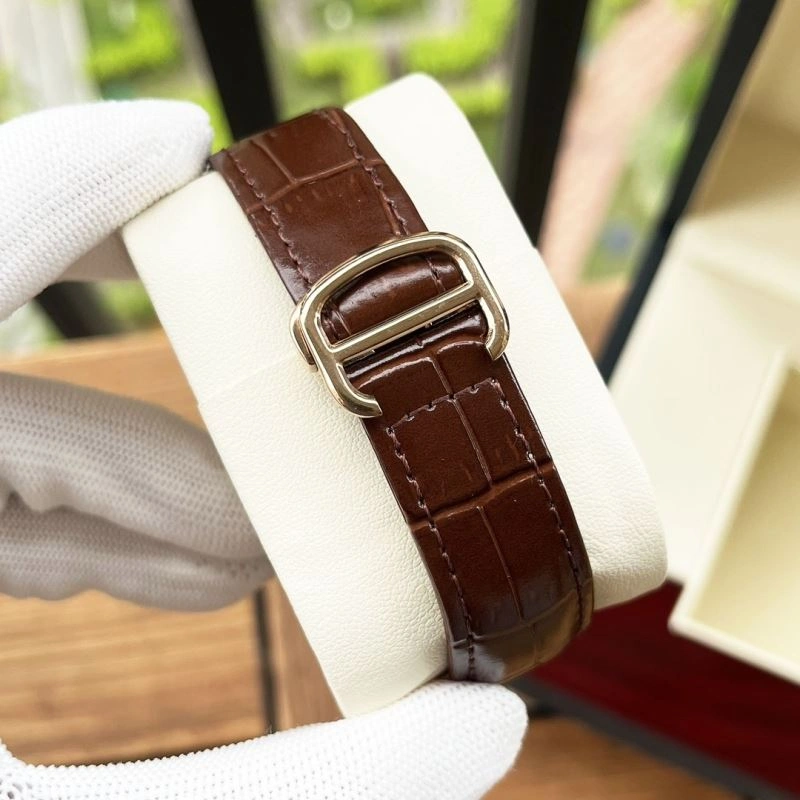 Sleek CARTIER Watches 178888