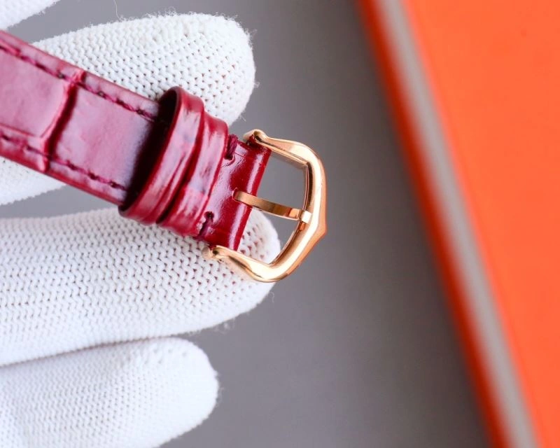 Vibrant CARTIER Watches 178774