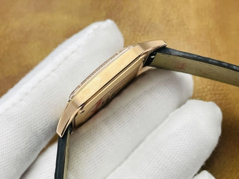 Trendy CARTIER Watches 178701