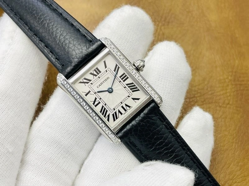 Minimalist CARTIER Watches 178688