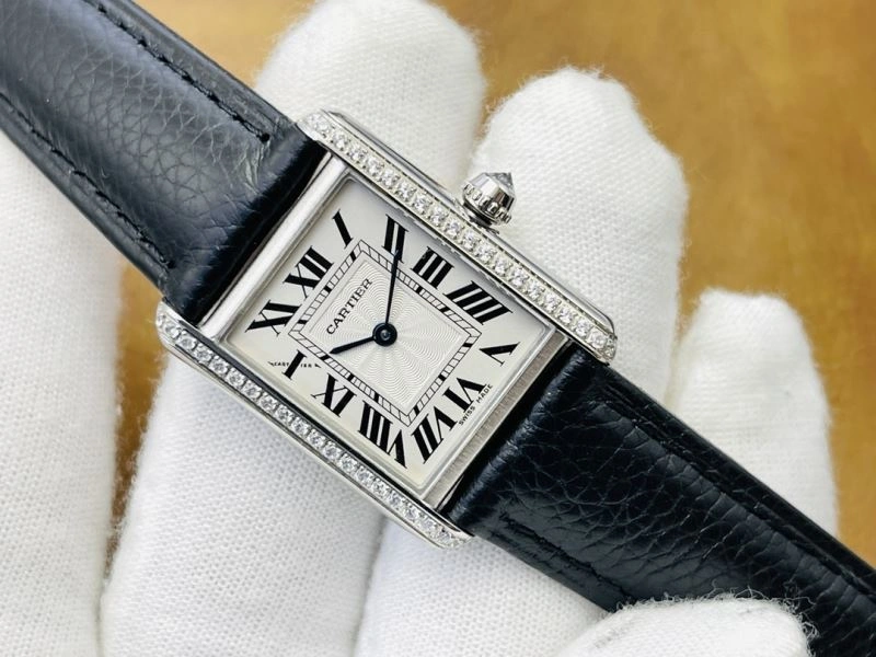 Minimalist CARTIER Watches 178688