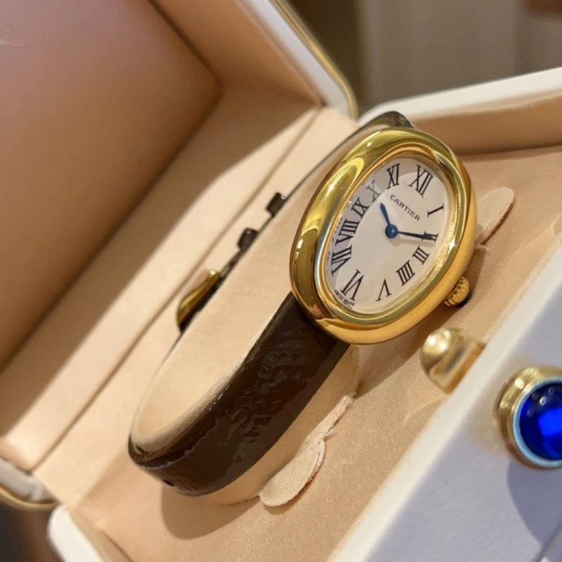 Versatile CARTIER Watches 178604