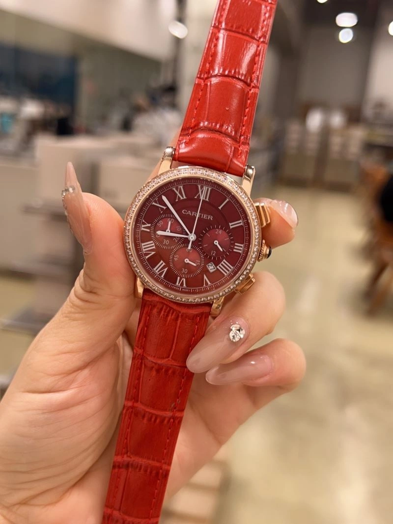 Contemporary CARTIER Watches 179365