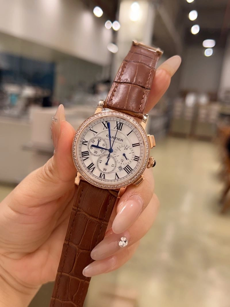 Contemporary CARTIER Watches 179365