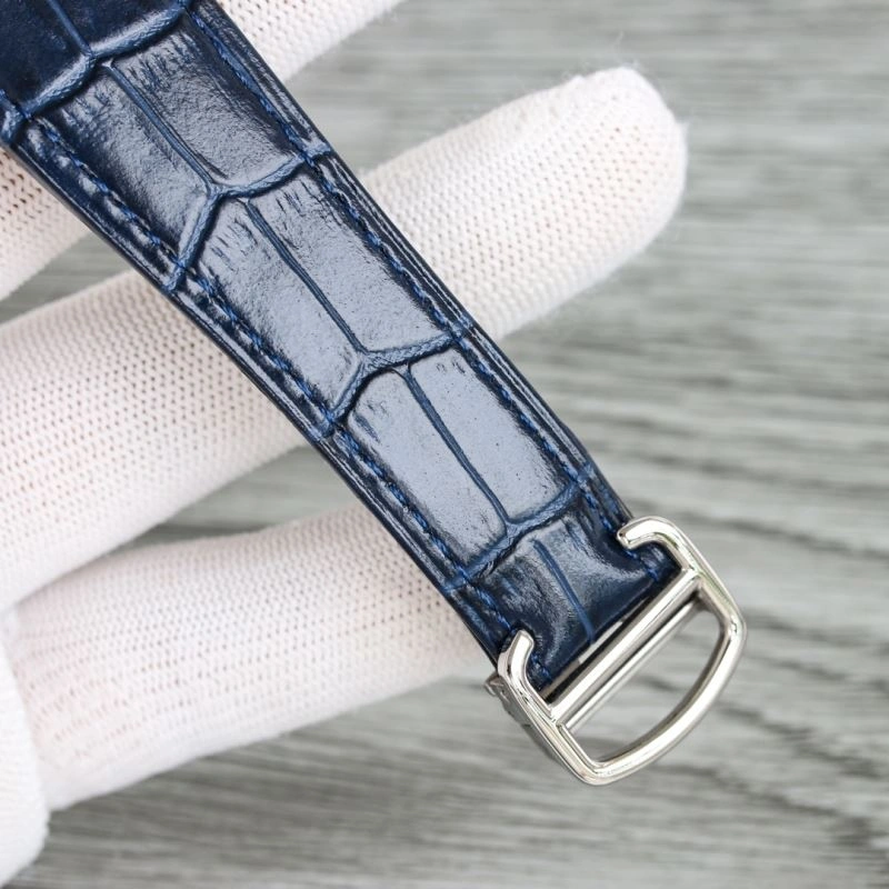 Versatile CARTIER Watches 179234
