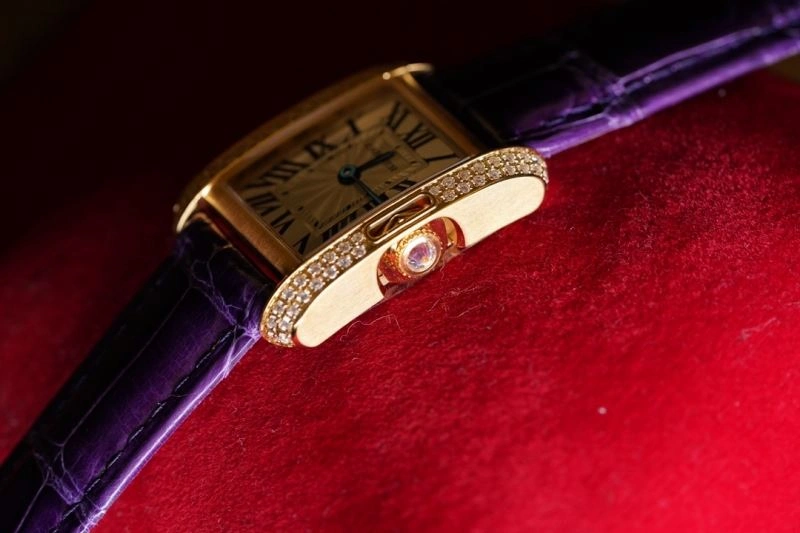 Refined CARTIER Watches 179198