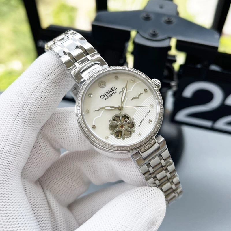 Soft CHANEL Watches 181715