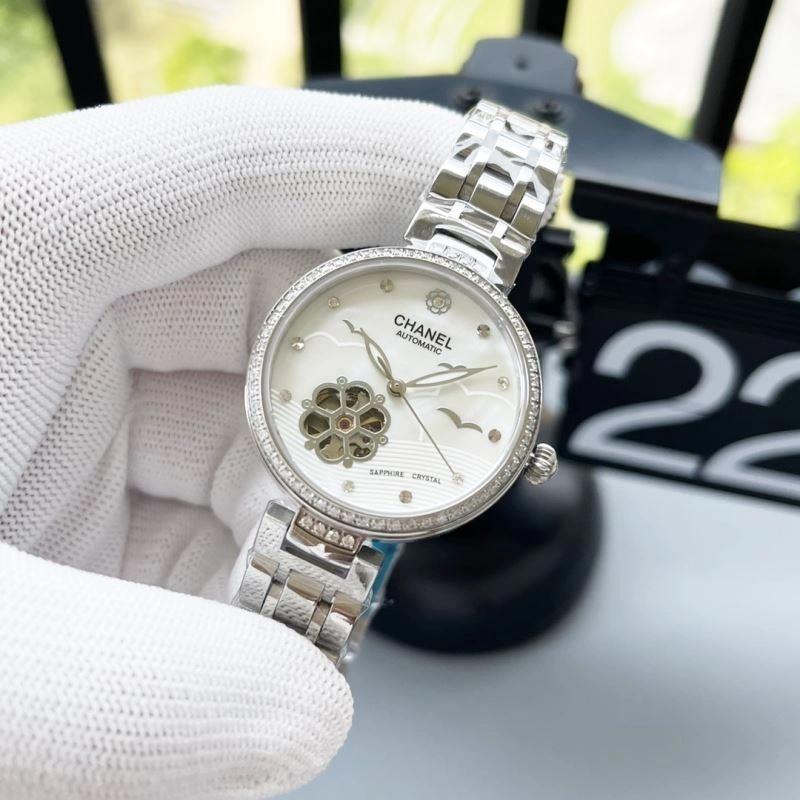Soft CHANEL Watches 181715