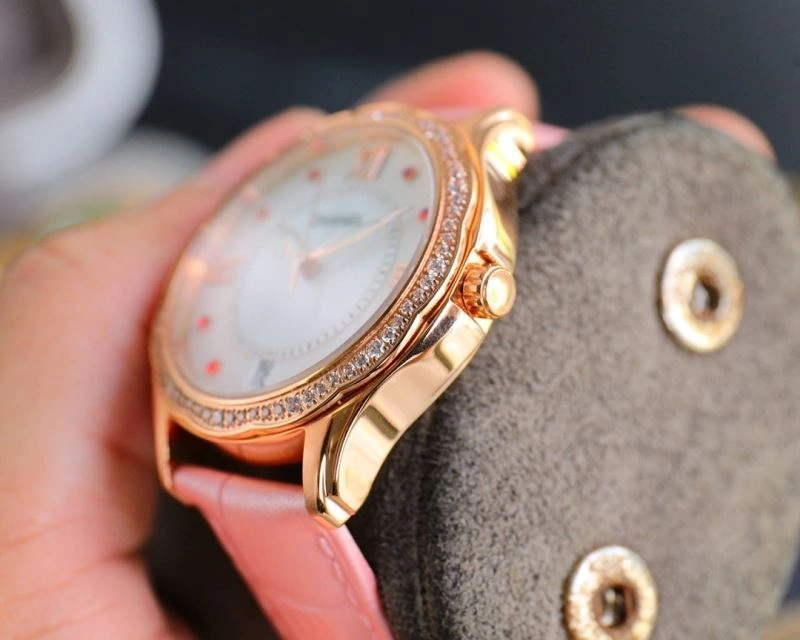 EyeCatching CHANEL Watches 181707