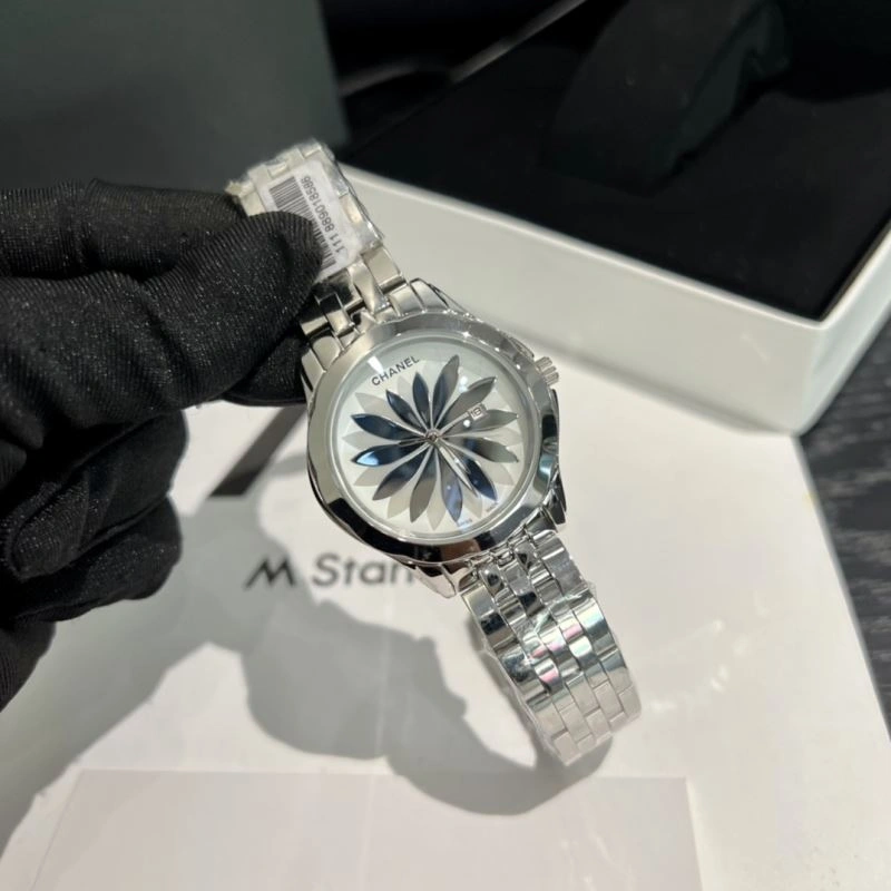 Compact CHANEL Watches 181647