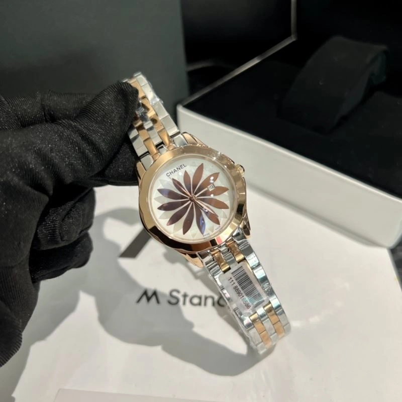 Compact CHANEL Watches 181647