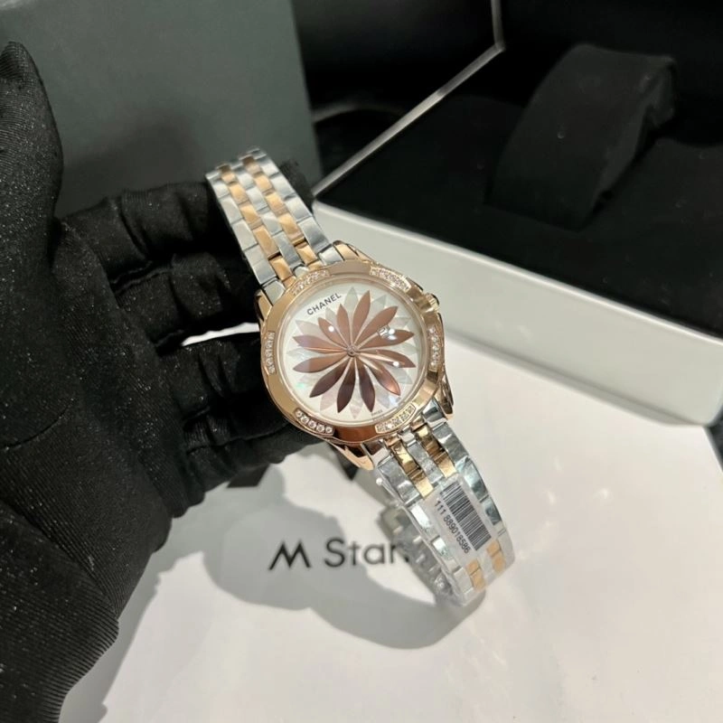 Compact CHANEL Watches 181647