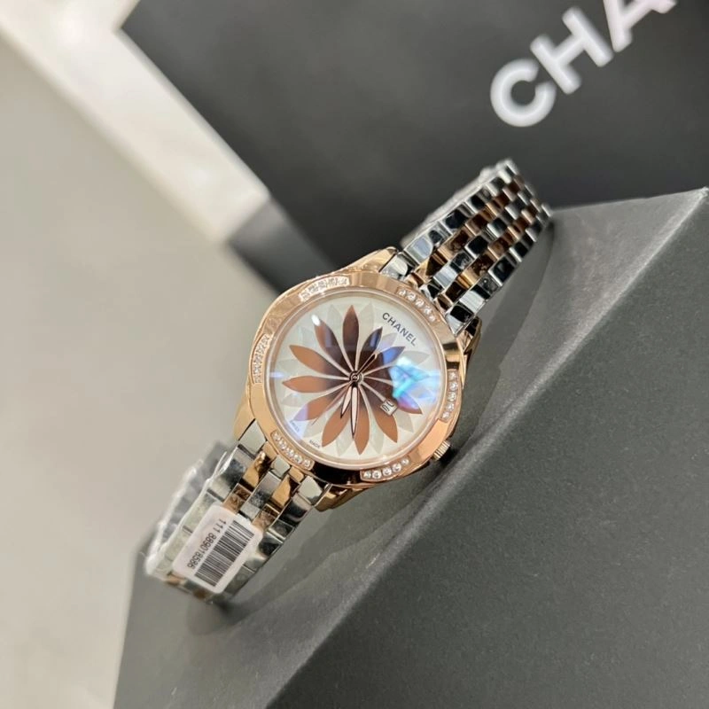 Compact CHANEL Watches 181647