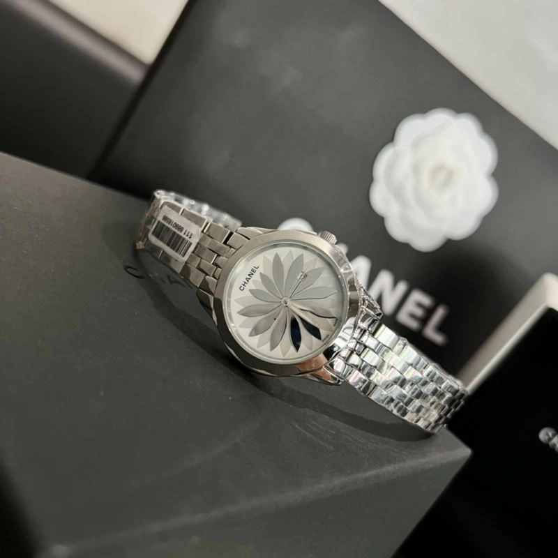 Compact CHANEL Watches 181647