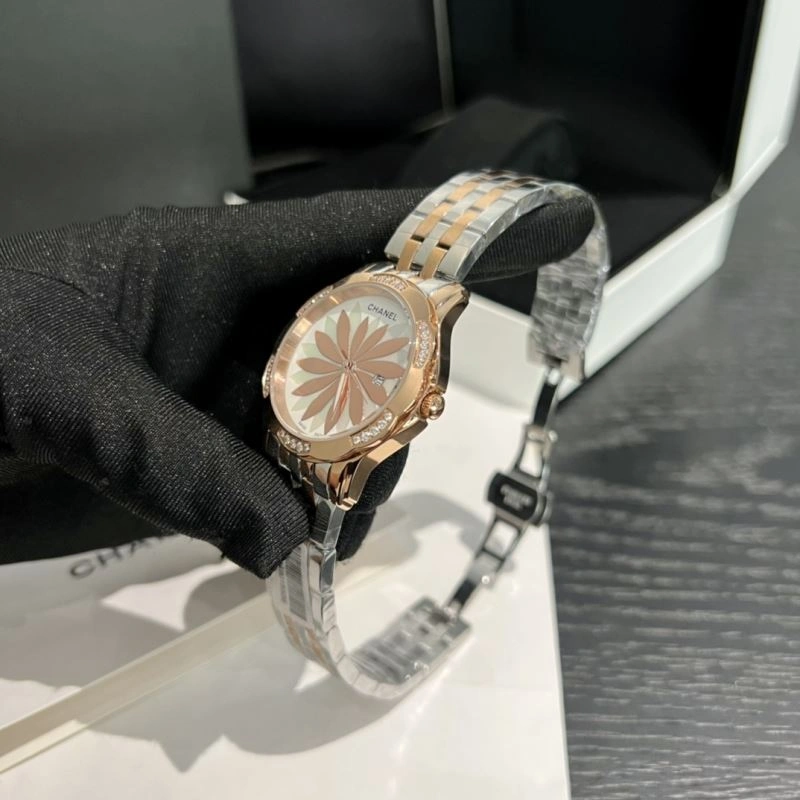 Compact CHANEL Watches 181647