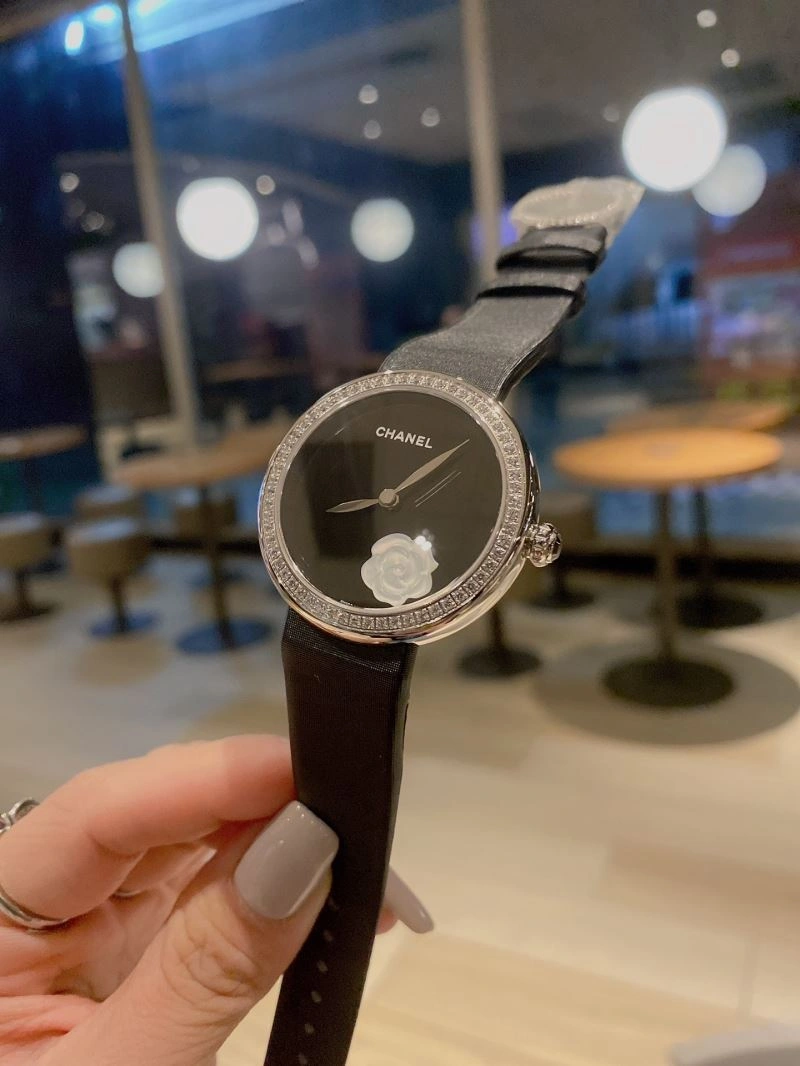 Functional CHANEL Watches 181661
