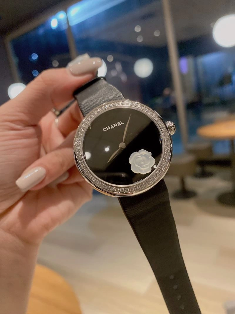 Functional CHANEL Watches 181661