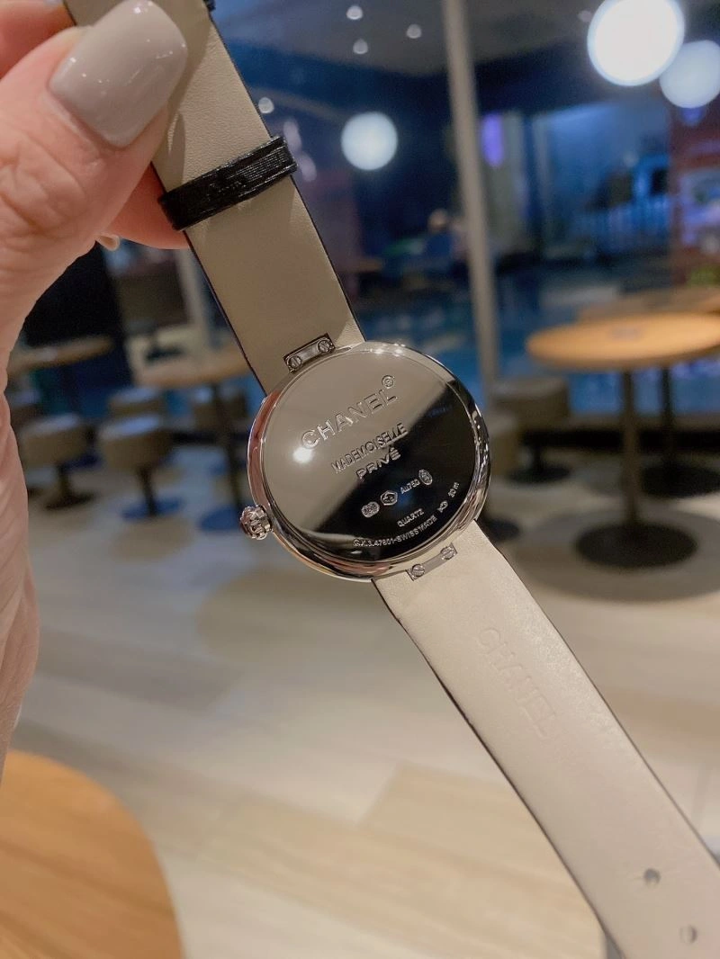 Functional CHANEL Watches 181661