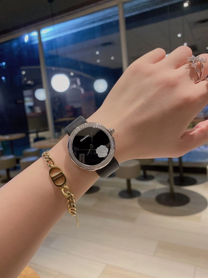 Functional CHANEL Watches 181661