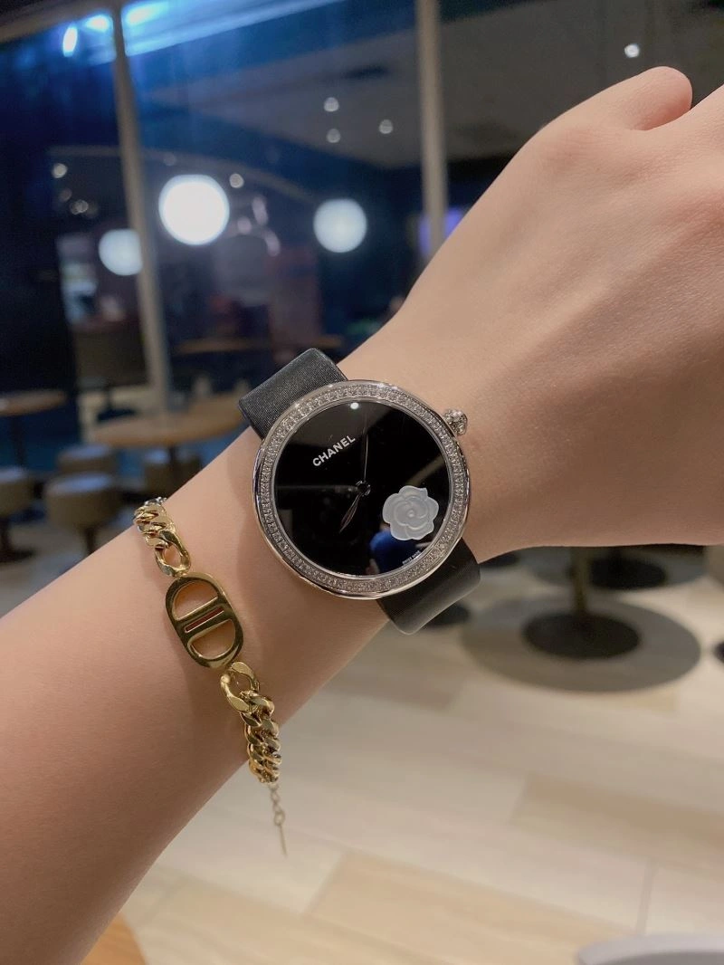 Functional CHANEL Watches 181661