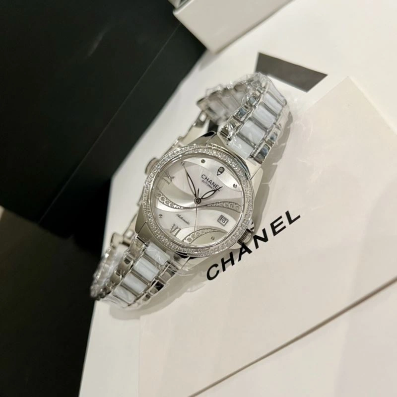 CHANEL Watches Unisex 181642