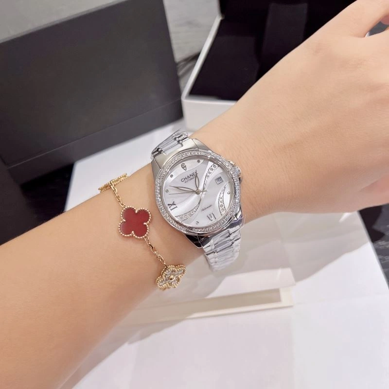CHANEL Watches Unisex 181642