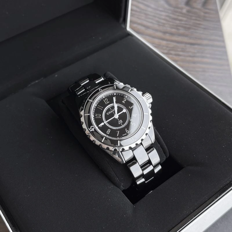 Minimalist CHANEL Watches 181631