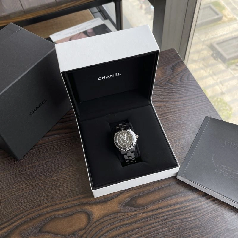 Minimalist CHANEL Watches 181631