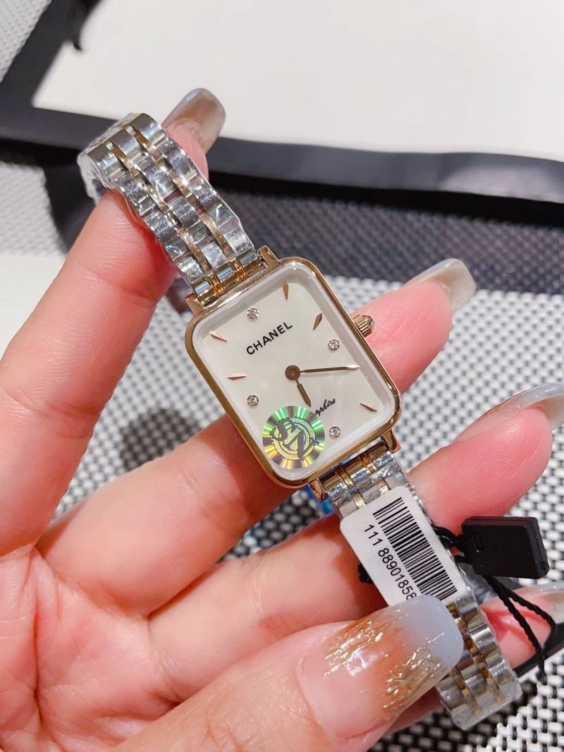 SmoothTexture CHANEL Watches 181629