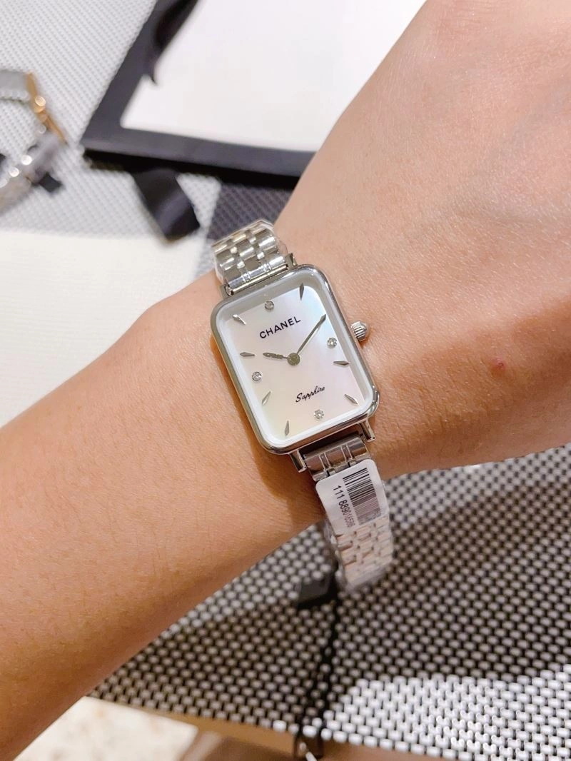 SmoothTexture CHANEL Watches 181629