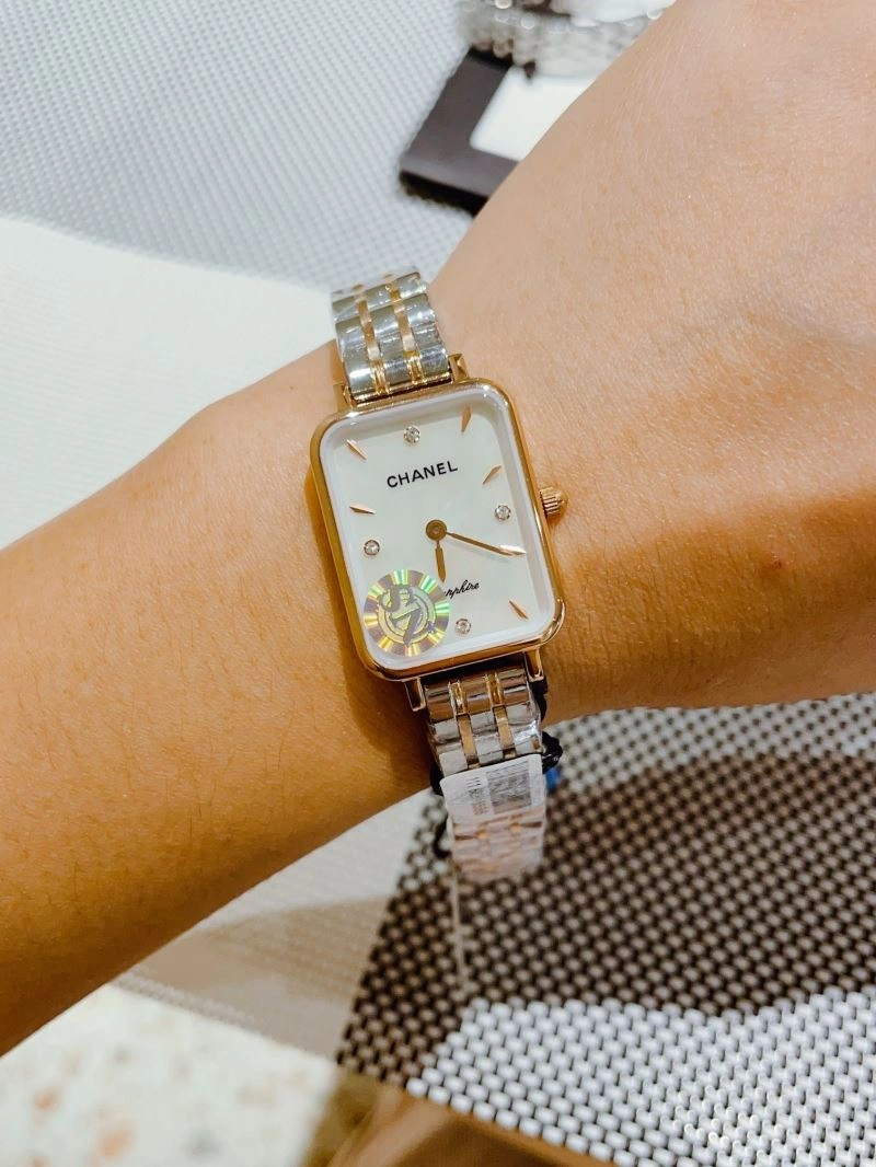 SmoothTexture CHANEL Watches 181629
